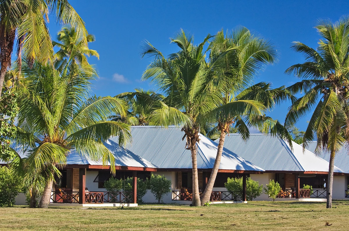 Vue extérieure des chalets, Bird Island Lodge, Seychelles