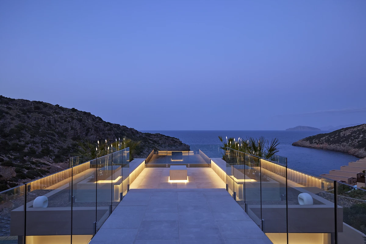 Belvédère de nuit, hôtel Daios Cove