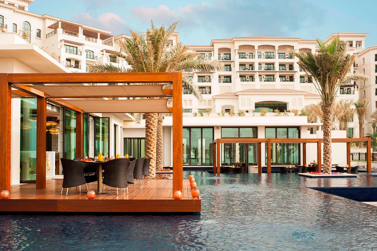 Terrasse du restaurant Sontaya, The St. Regis Saadiyat Island Resort