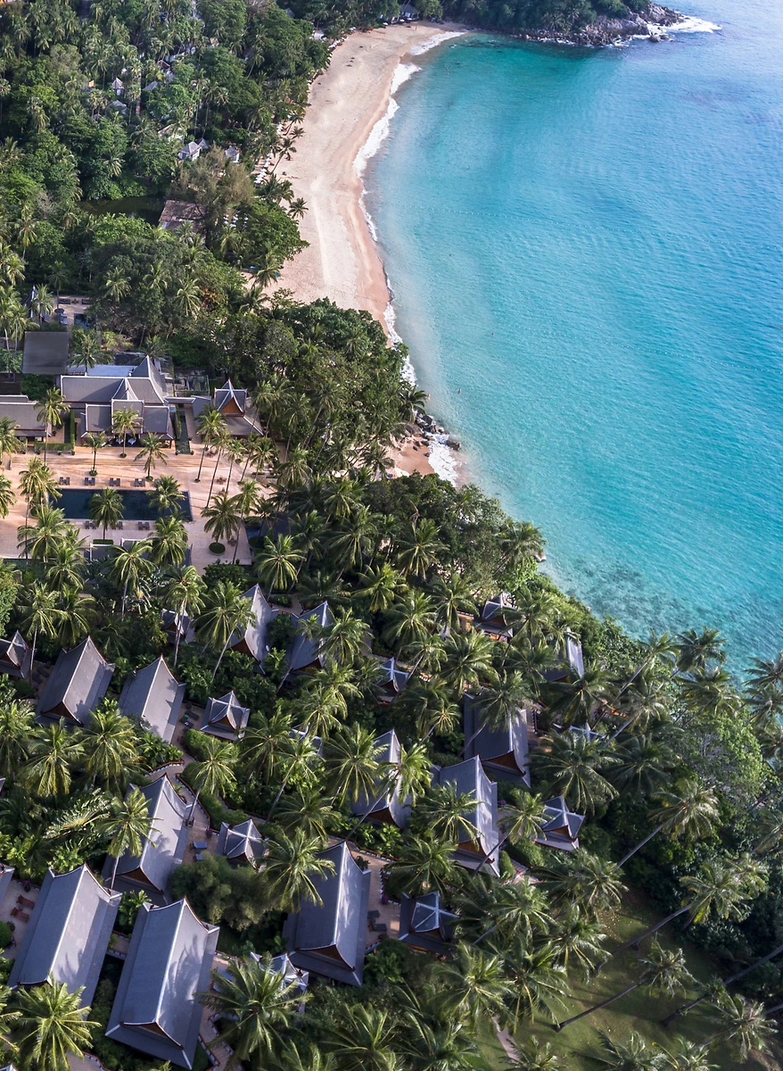 Vue aérienne sur l'Amanpuri et sa plage