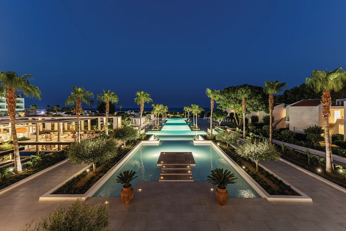 Piscine de l'hôtel de nuit, hôtel Grecotel LUXME Dama Dama
