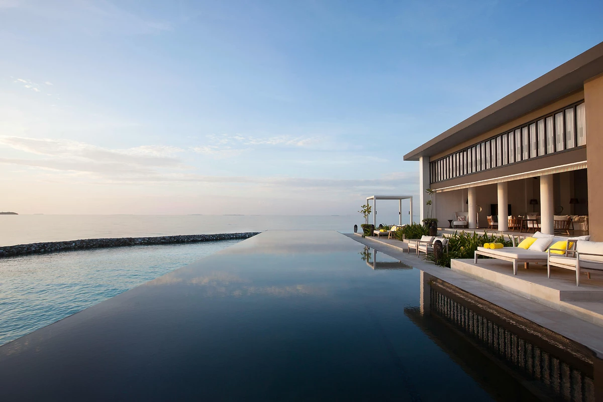 Piscine du spa de l'hôtel, Cheval Blanc Randheli