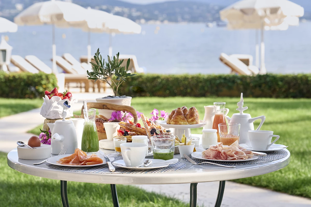 Petit-déjeuner servis au restaurant La Terrasse, Cheval Blanc St-Tropez
