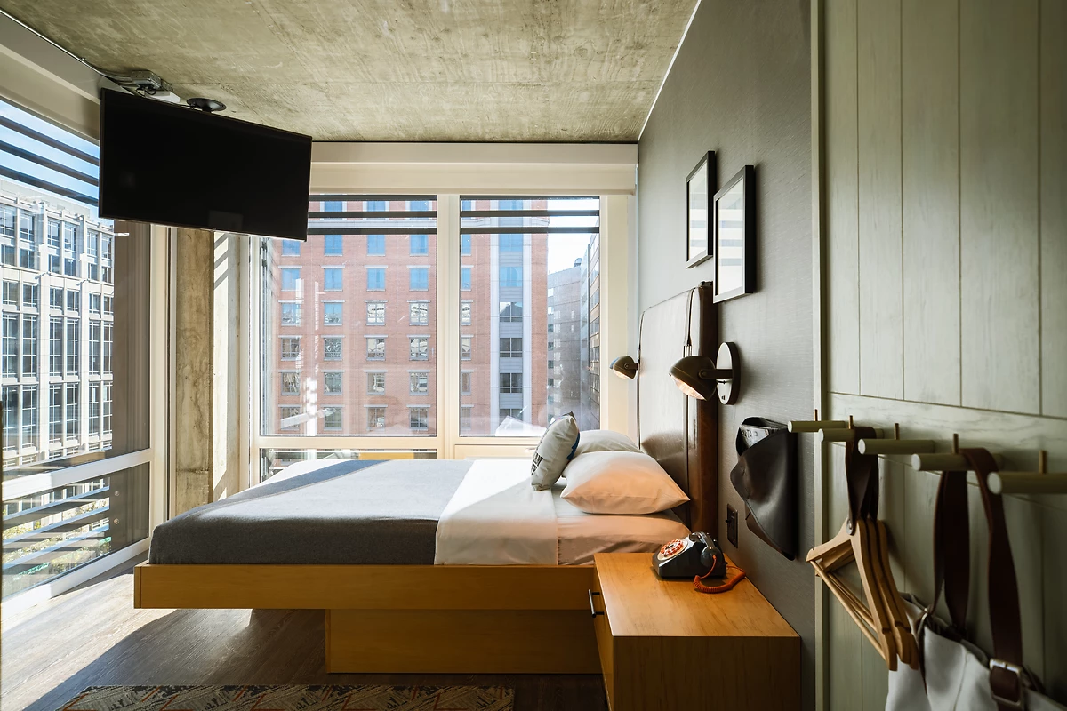 Queen Guestroom, Moxy Washington, DC Downtown, Washington D.C