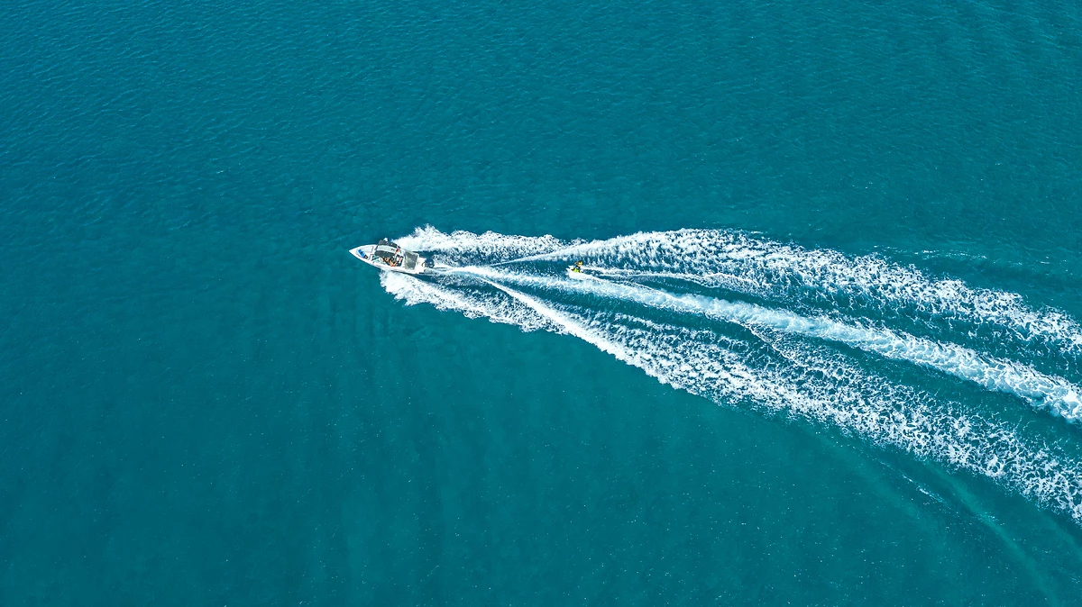 Activité de ski nautique, hôtel Ikos Aria Resort