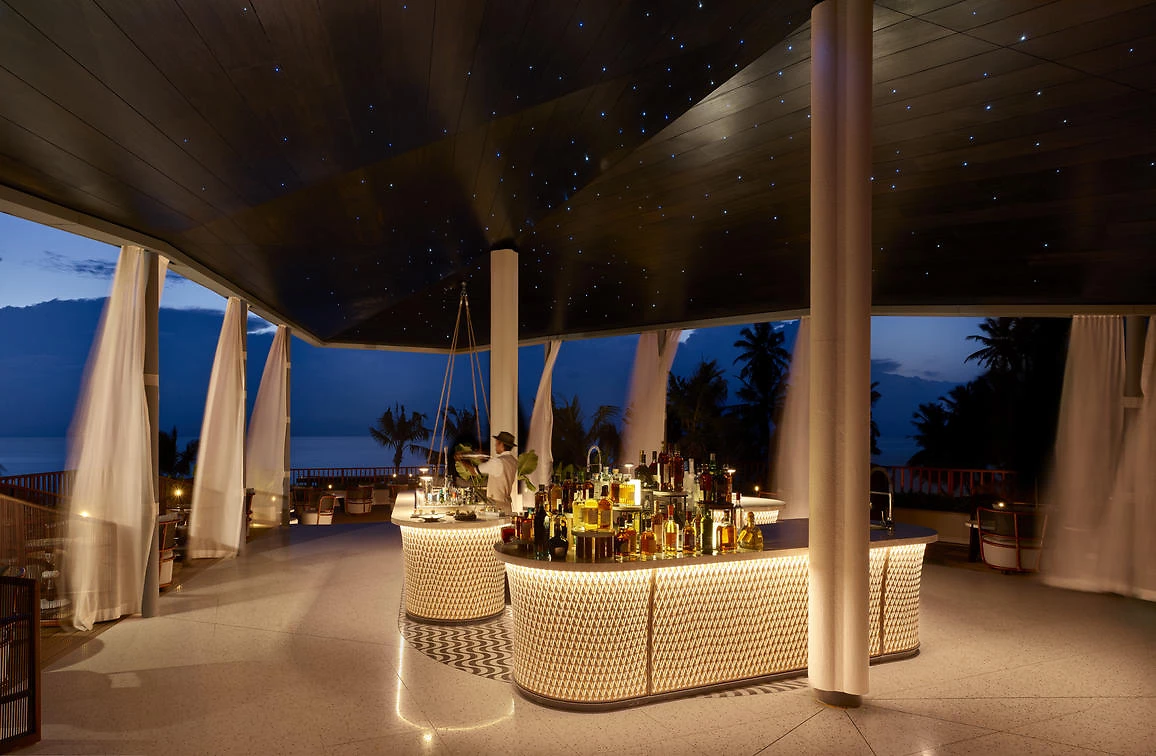 Un des bars de l'hôtel, Waldorf Astoria Seychelles Platte Island