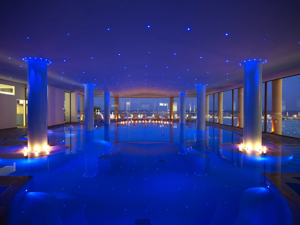 Piscine intérieure, spa de l'hôtel, Atrium Prestige