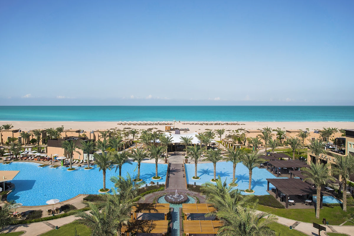 Piscine et plage, Saadiyat Rotana Resort & Villas, Abou D'abi, Emirats Arabes Unis