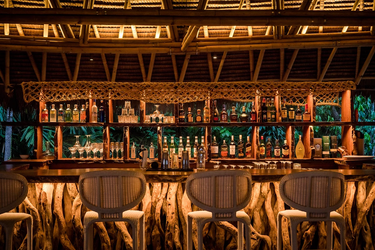 Bar Jules Verne, Bawah Reserve