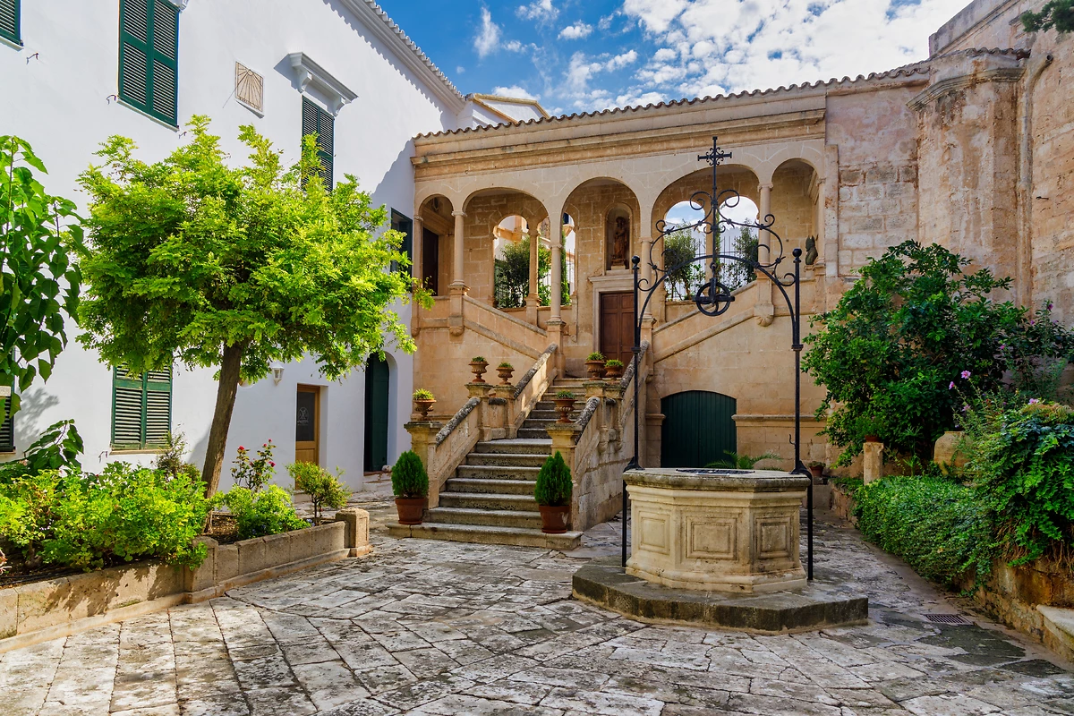 Petite place pittoresque, Ciutadella, Minorque, Îles Baléares, Espagne