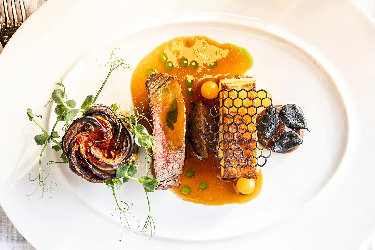 Plat servis au restaurant de l'hôtel, Maslina Resort