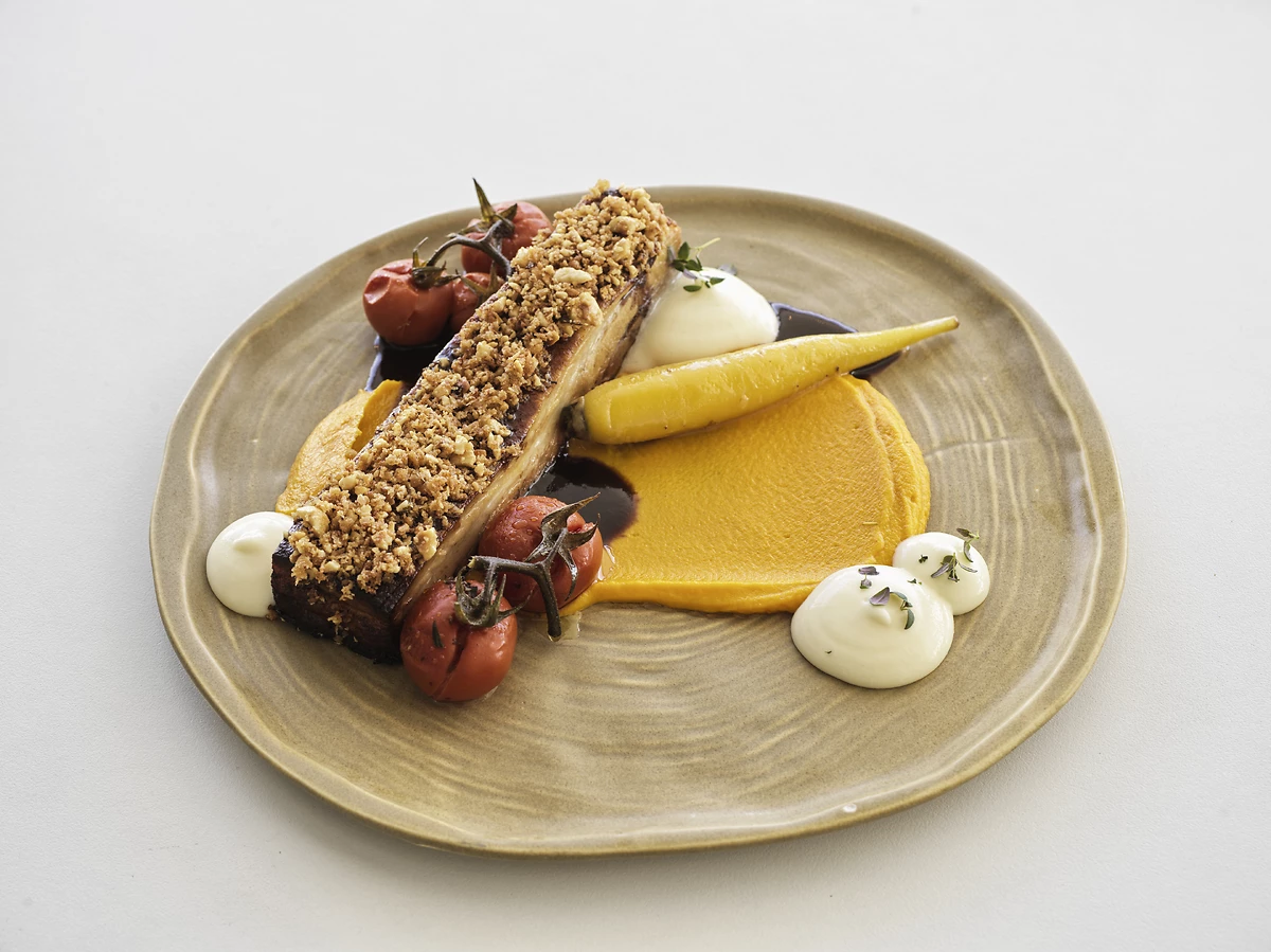 Plat servis à l'Infinity Restaurant, Canaves Ena