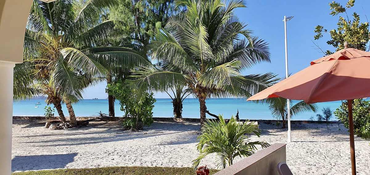 Plage de l'hôtel, Cote d'Or Footprints