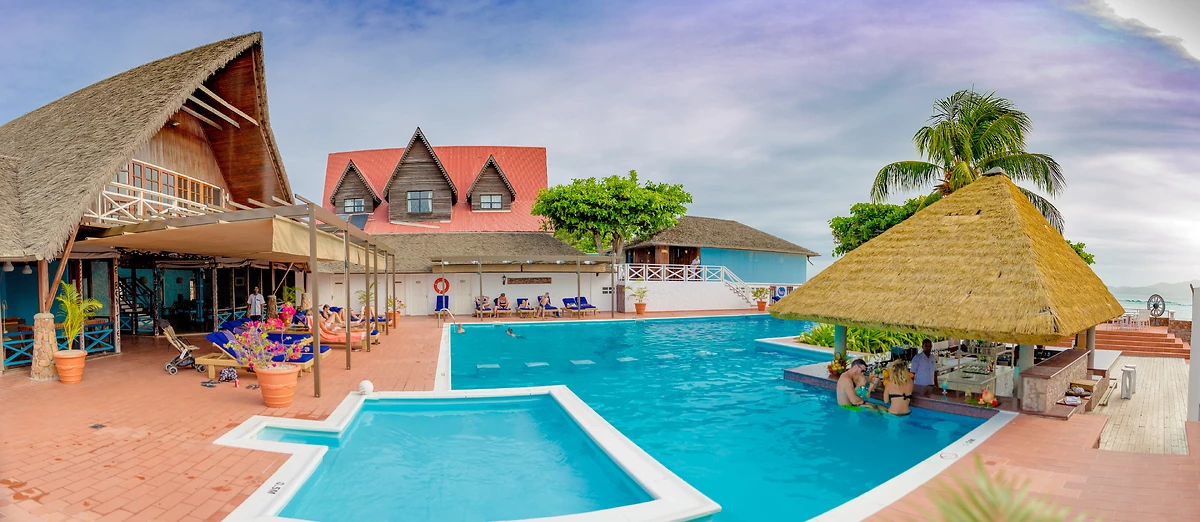 Piscine de l'hôtel, La Digue Island Lodge