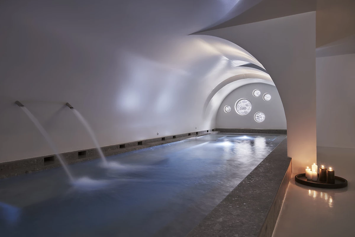 Piscine intérieure du Spa, Orama Hotel & Spa, Santorin, Grèce