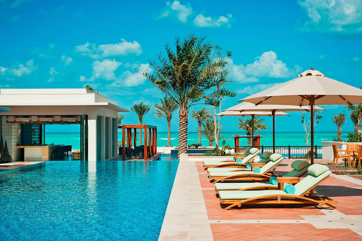 Piscine extérieure, The St. Regis Saadiyat Island Resort