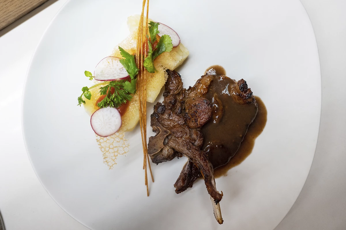 Plat servis au restaurant de l'hôtel, hôtel Constance Tsarabanjina