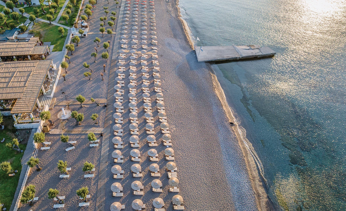 Vue aérienne de la plage de l'hôtel, hôtel Grecotel LUXME Dama Dama