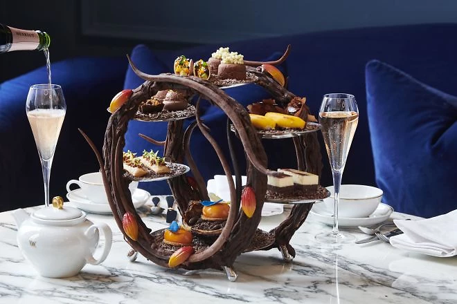 Afternoon tea, restaurant Peacock Alley, Waldorf Astoria Amsterdam