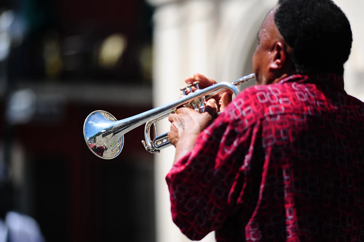 Musicien de jazz jouant dans la rue, La Nouvelle-Orléans, Louisiane