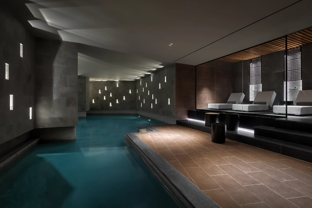 Piscine du Spa, Domes Novos Santorini, Cyclades, Grèce