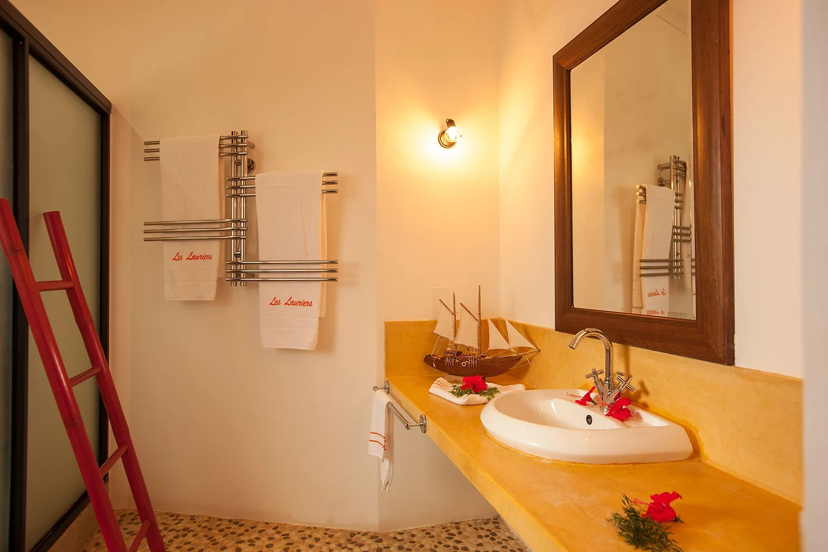 Salle de bain, chambre standard, Les Lauriers Eco Hôtel, Seychelles
