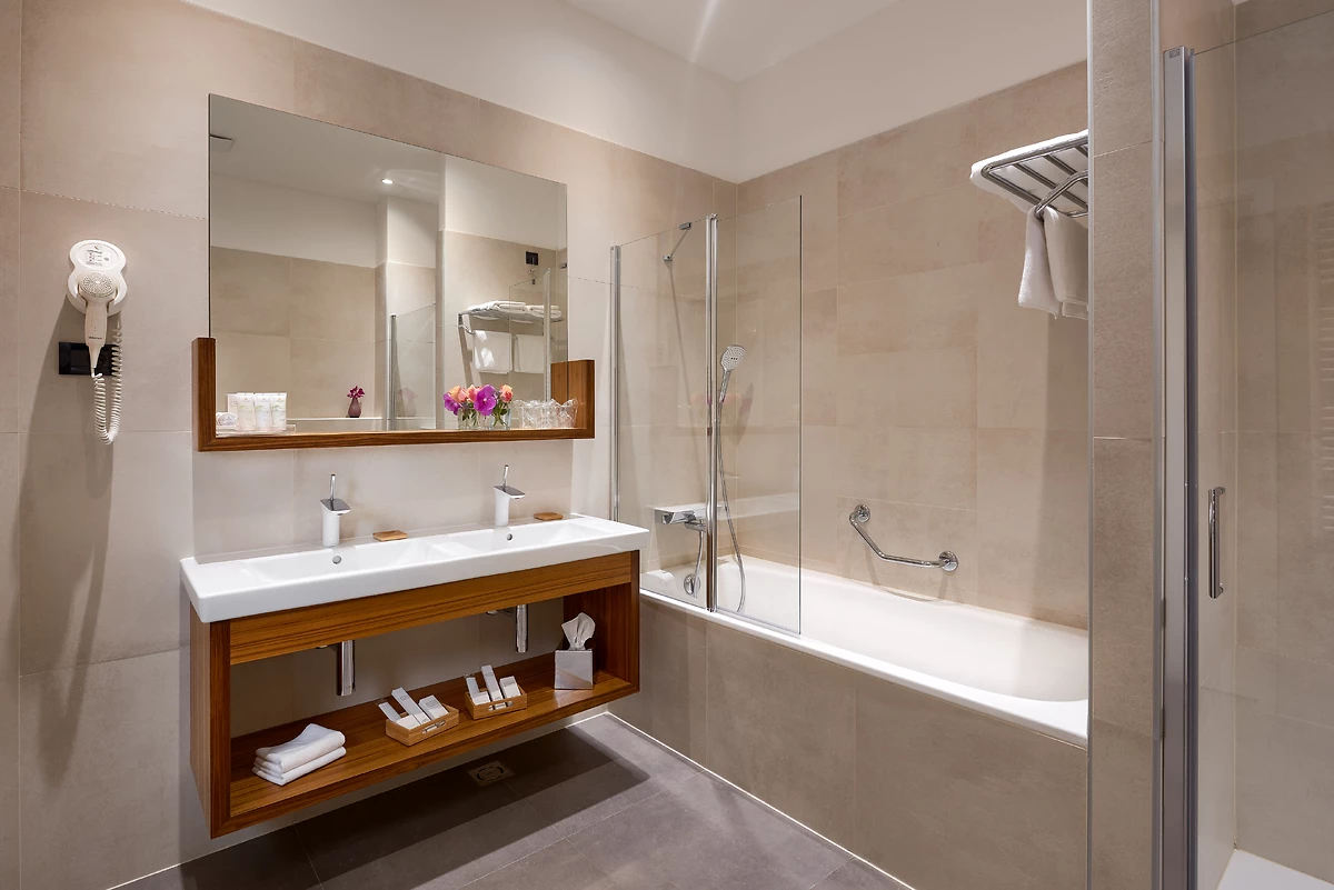 Salle de bain, Deluxe City View Room, Hôtel Cornaro, Split, Croatie