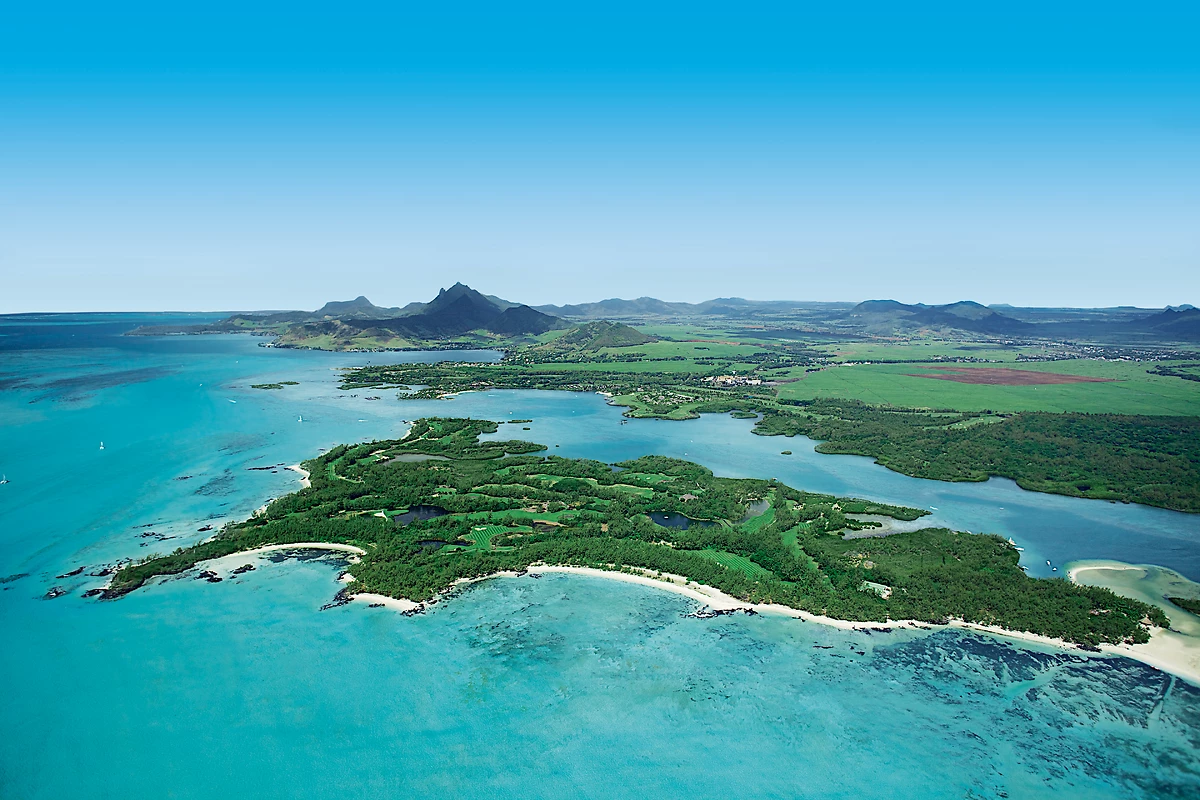 Vue aérienne ile aux cerfs, Long Beach Golf & Spa Resort, Ile Maurice