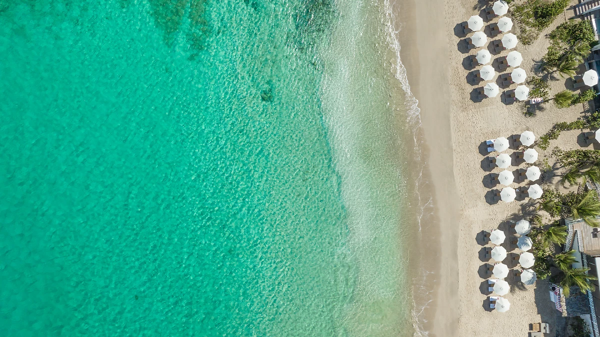 Vue aérienne de la plage de l'hôtel, hôtel Cheval Blanc St-Barth Isle de France