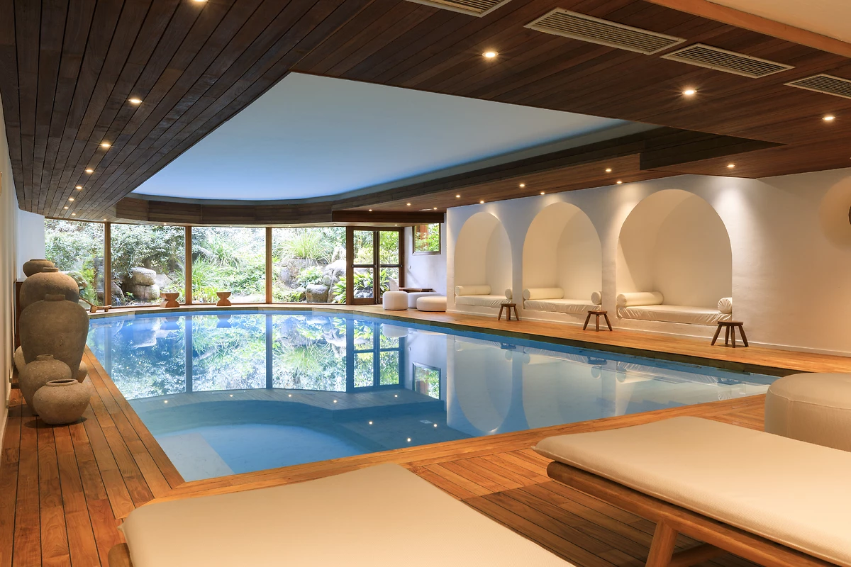 Piscine intérieure de l'hôtel, Grand Hôtel de Cala Rossa