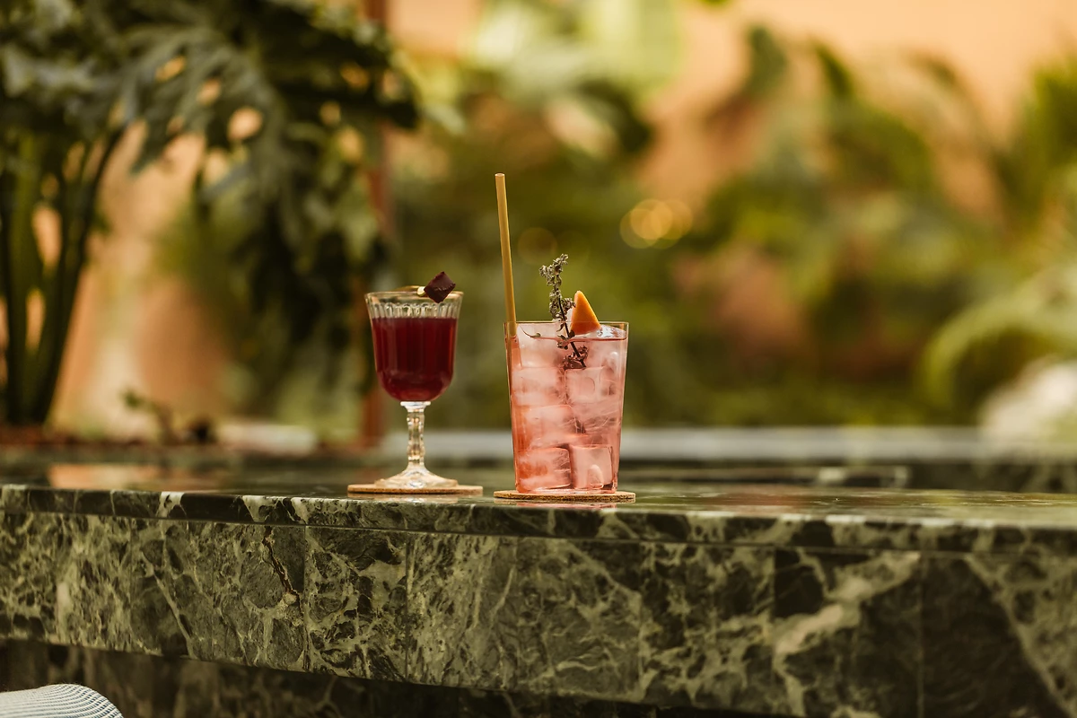 Cocktails servis au bar du restaurant Bivium, Six Senses Rome