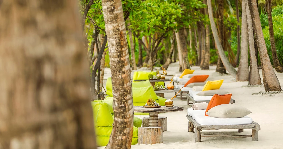 Espace détente sur la plage de l'île Lavadhoo, COMO Maalifushi