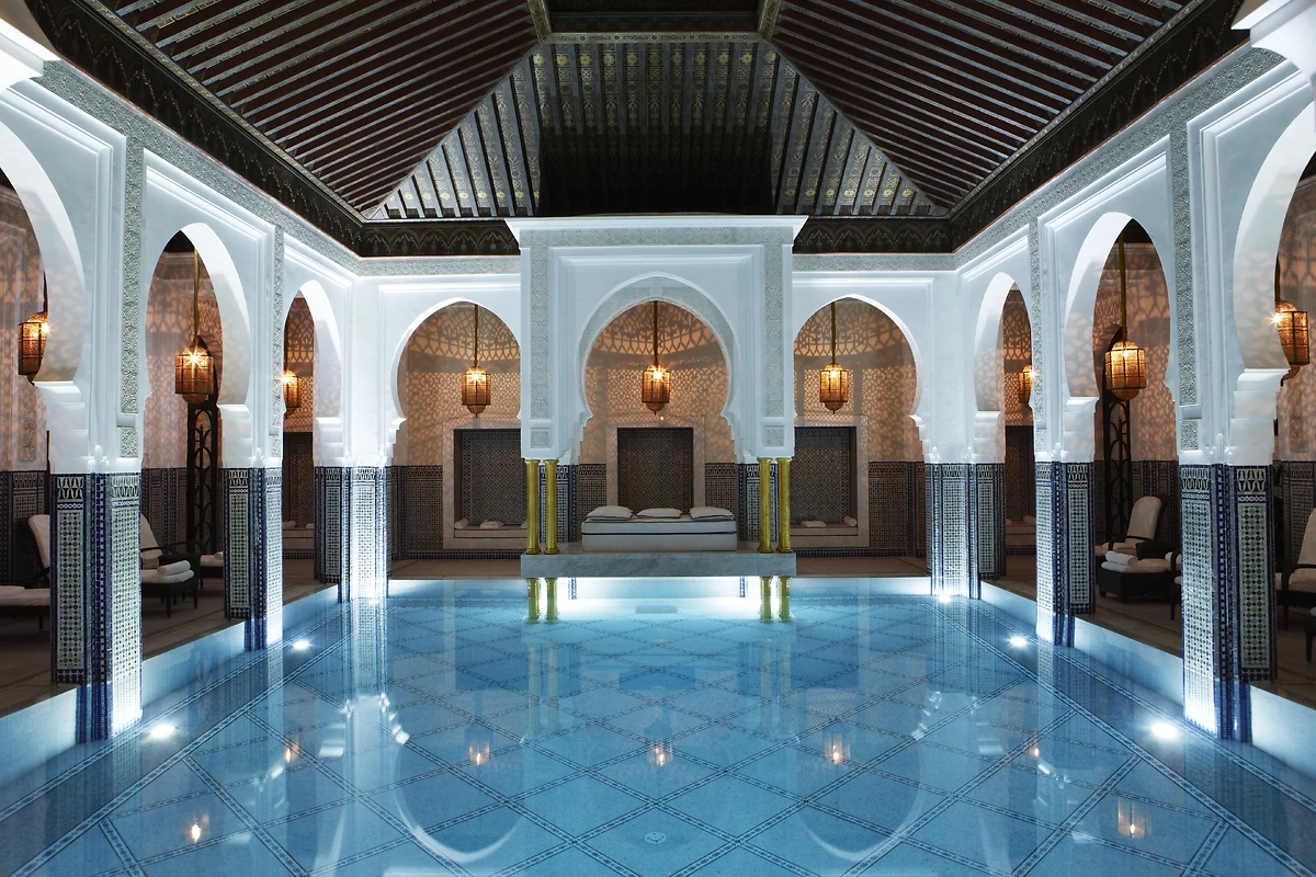 Piscine intérieure, spa de l'hôtel, La Mamounia