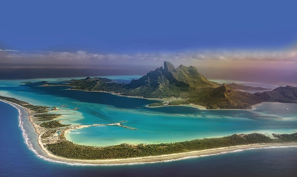 Vue aérienne de Bora Bora, archipel de la Société, Polynésie Française