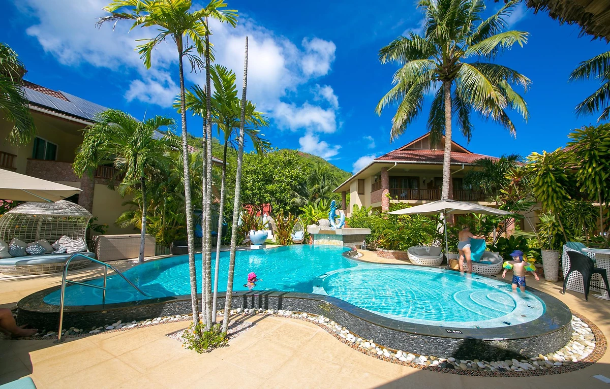 Piscine de l'hôtel, Le Duc de Praslin