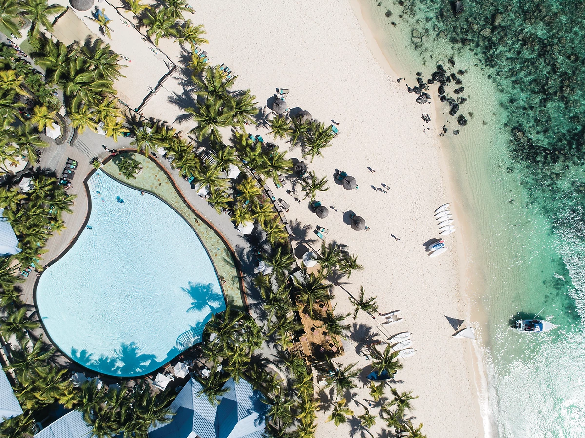 Vue aérienne de la piscine, Victoria Beachcomber Resort & Spa, Île Maurice