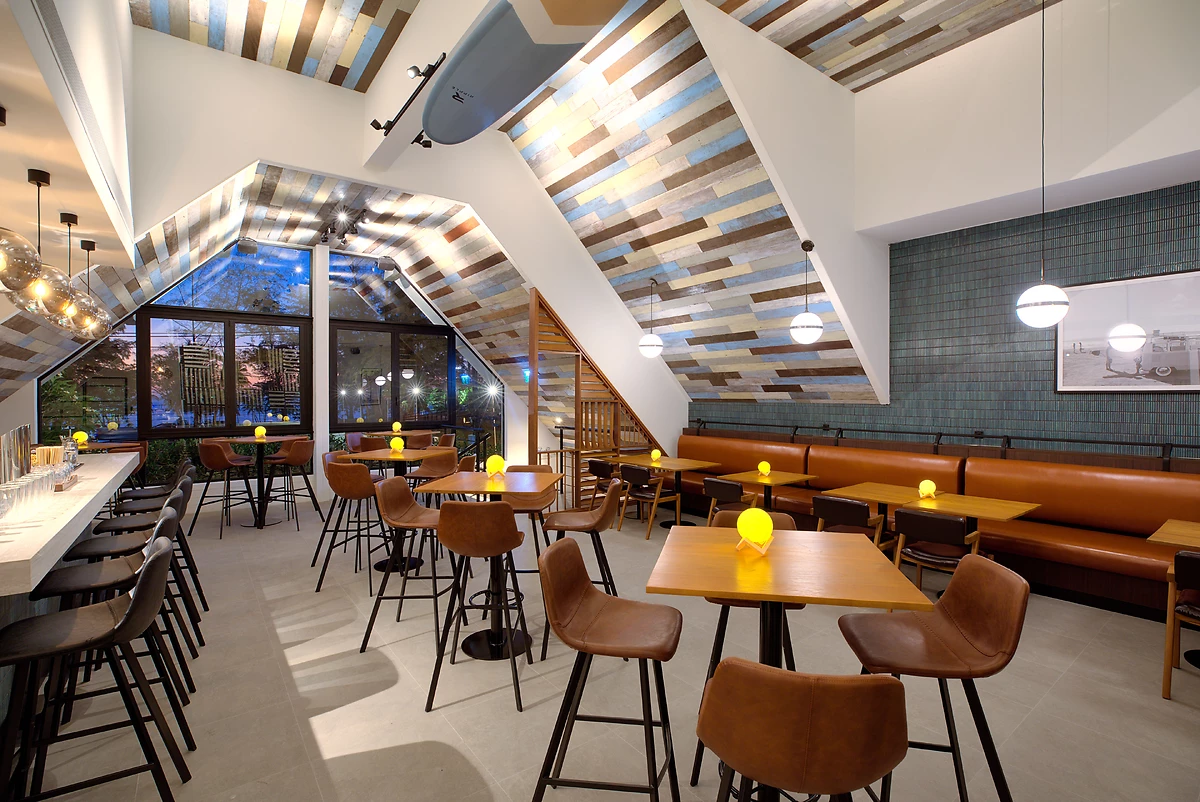 Nalu Loft, Bar & Grill, Outrigger Surin Beach Resort, Thaïlande