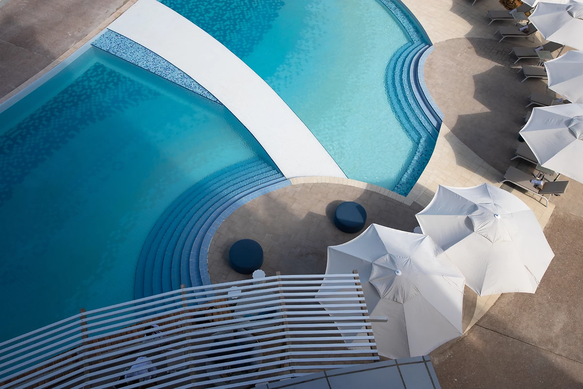 Vue aérienne de la piscine de l'hôtel, Jumeirah at Saadiyat Island Resort