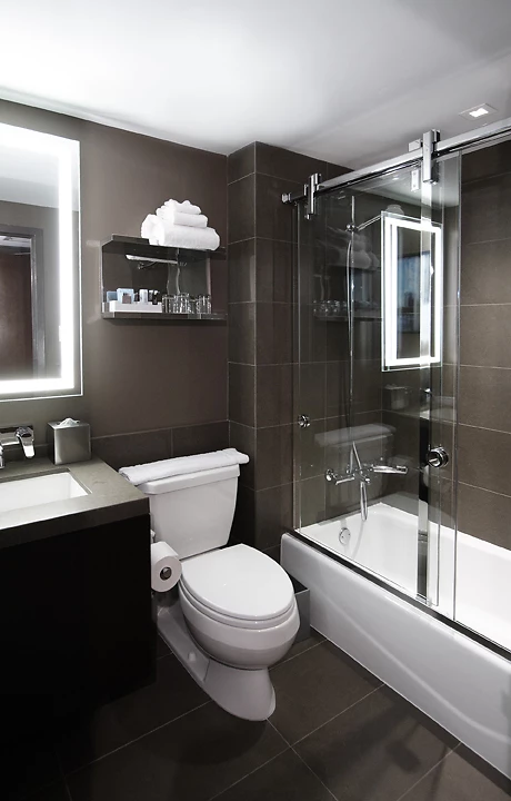 Salle de bain, M Social Hotel Times square New York, Etats Unis.