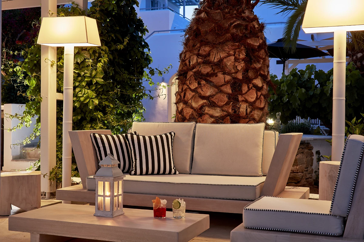 Shisha Bar, Mr & Mrs White Hotel, Paros, Grèce.