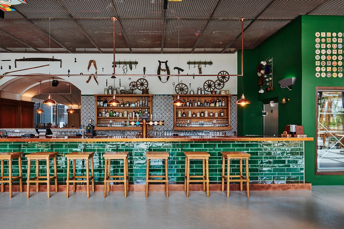 Bar, Ernst, 25hours Hotel One Central, Dubaï