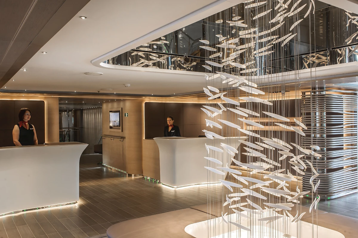 Réception, Le Soléal, Les Sisterships