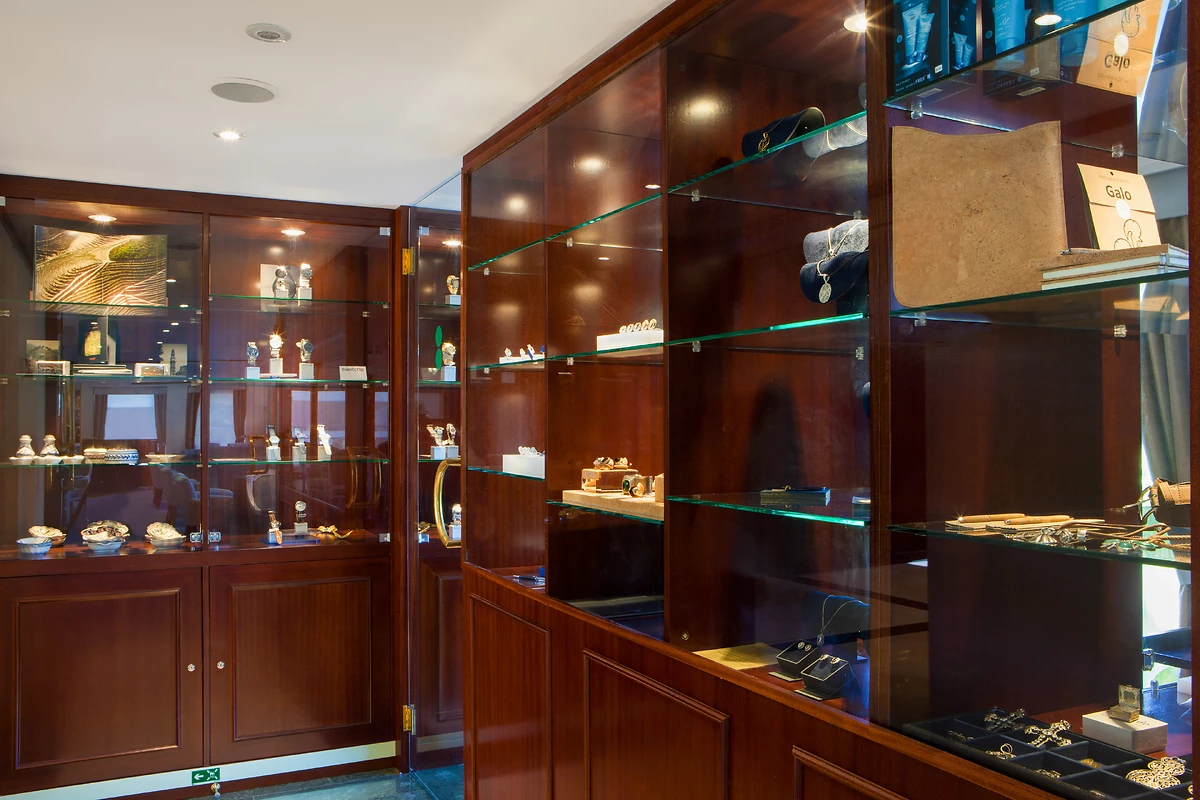 Boutique, M/S Queen Isabel