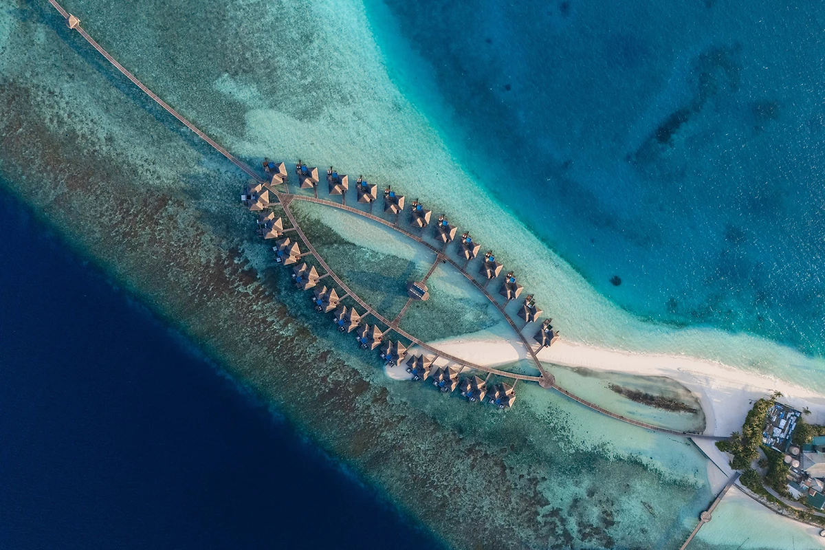 Vue aérienne des villas sur pilotis, Huvafen Fushi, Atoll de Malé, Maldives