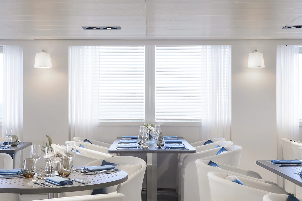 Restaurant, Le Lyrial, Les Sisterships