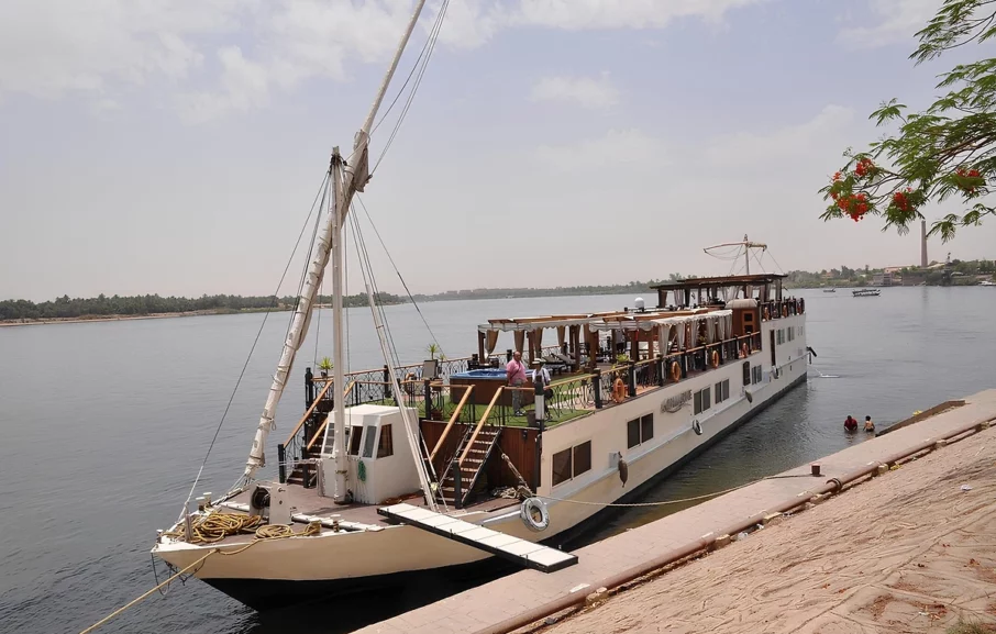 Vue extérieure de la Dahabeya Merit I, Dahabeya Merit, Égypte