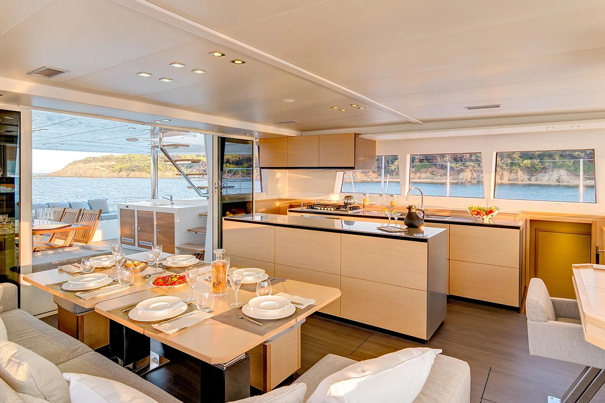 Table à manger, Dream Yacht Worldwide