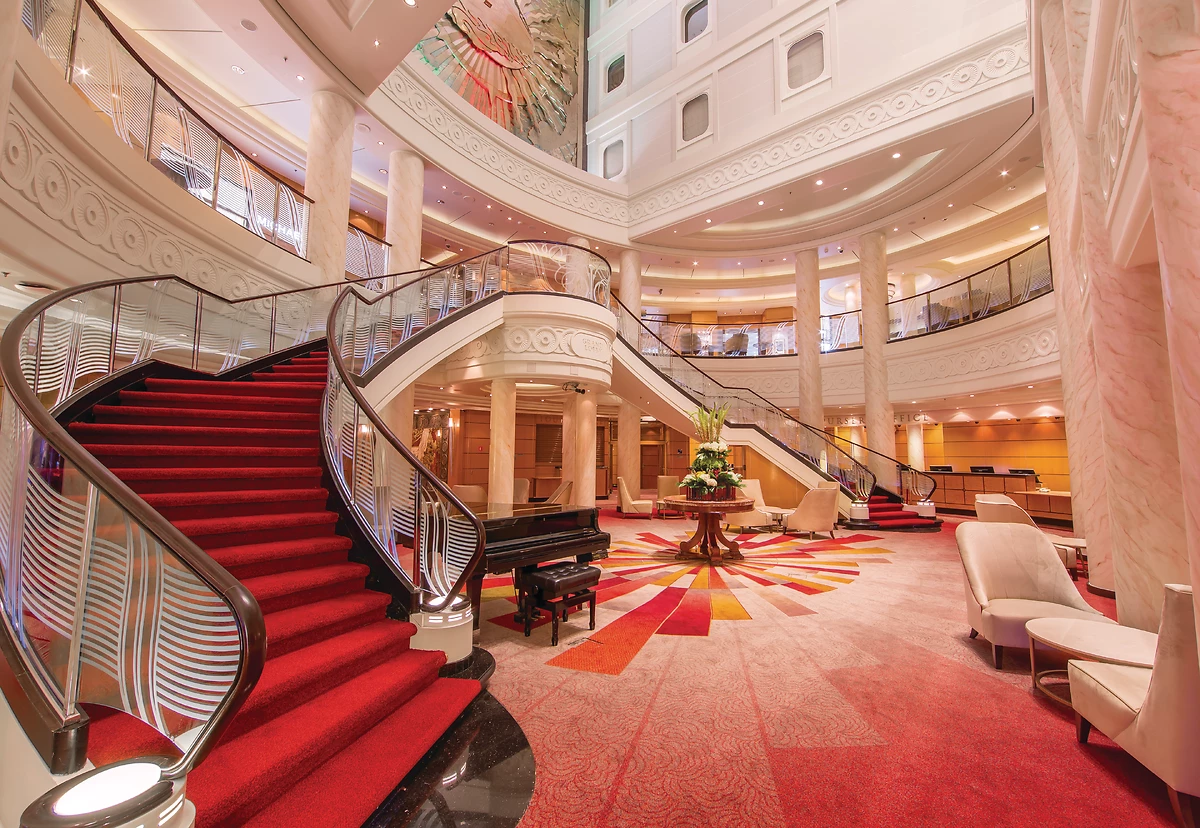 Atrium, Queen Mary 2, Cunard