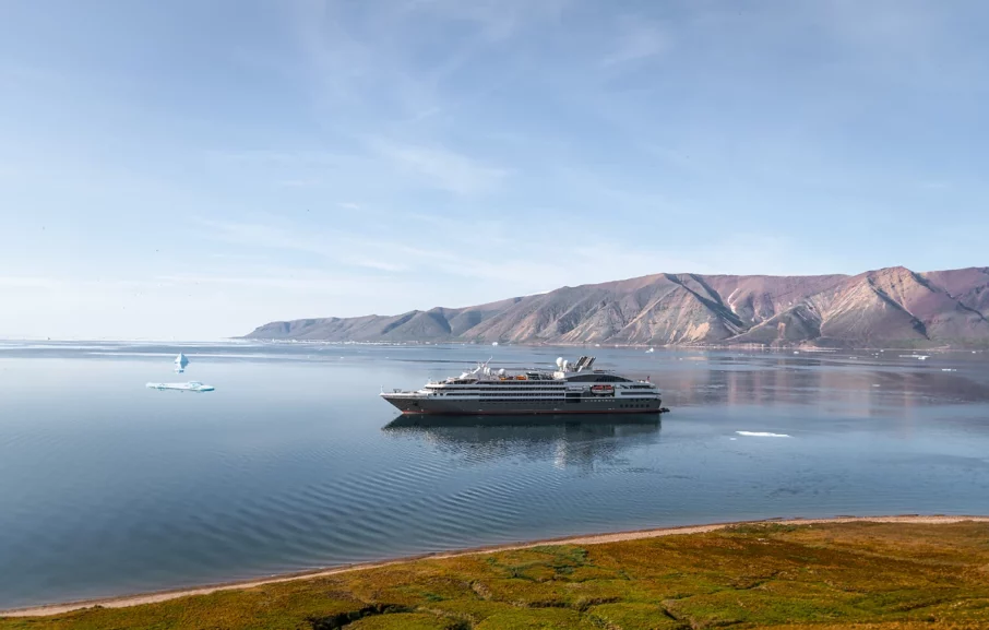 Vue extérieure du bateau, L'Austral, PONANT EXPLORATIONS
