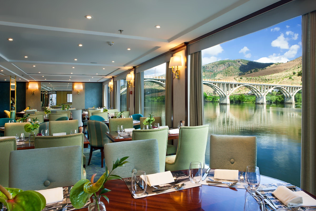 Restaurant, M/S Queen Isabel